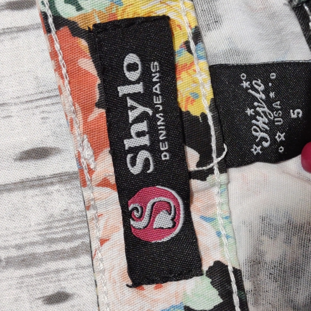 NWT Shylo Floral Denim Jeans - Picture 8 of 10